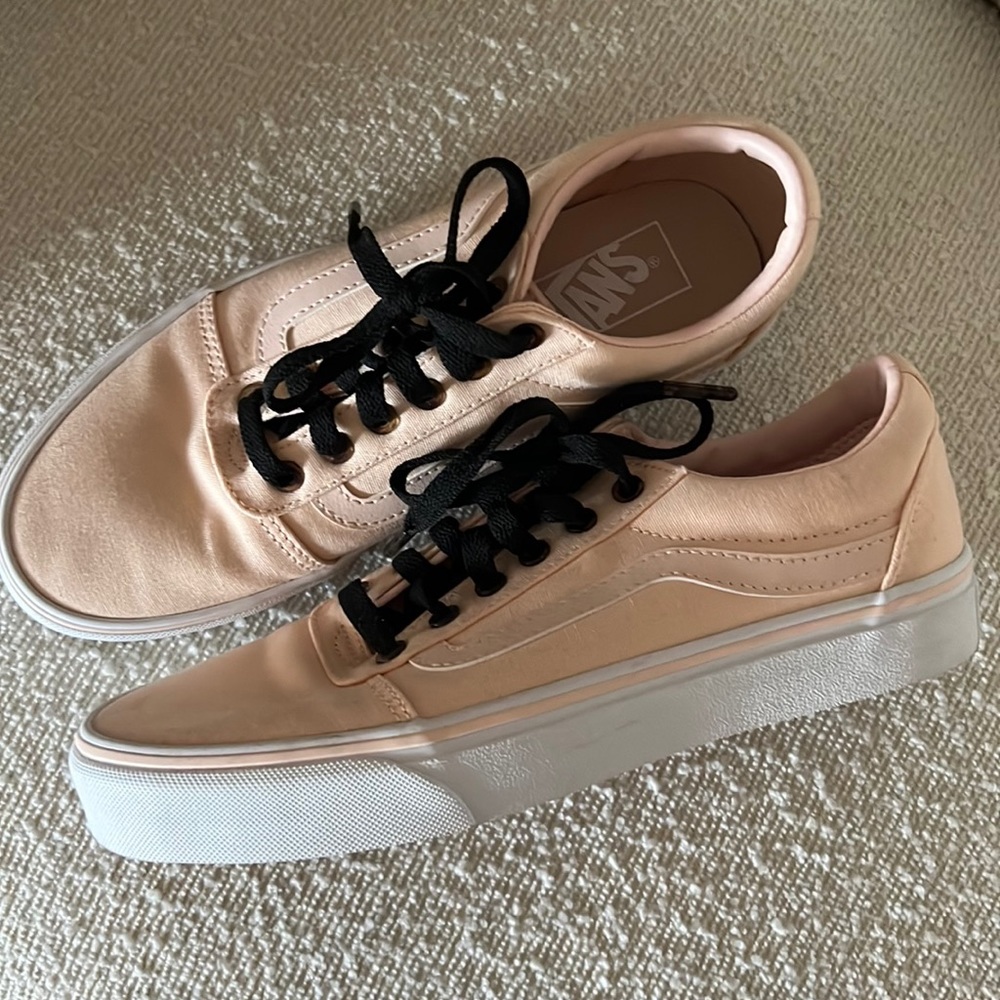 NWOT Vans women’s size 8.5